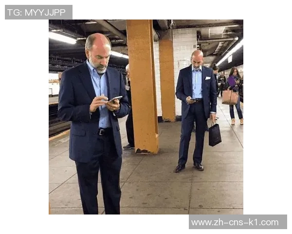 足球场上的尴尬瞬间与球员心态的微妙碰撞分析